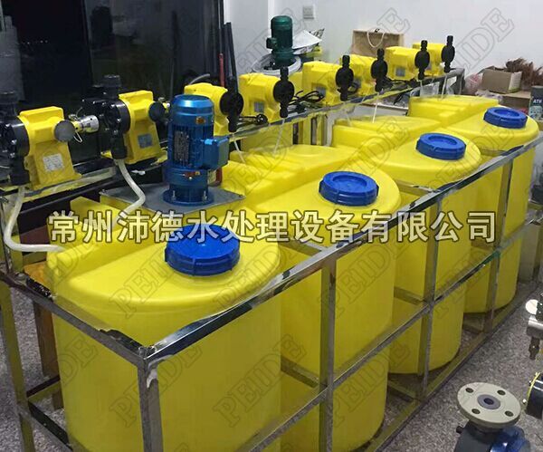 8泵4桶自動加藥系統照片