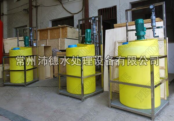 沛德水處理單泵單桶自動加藥系統正在生產當中