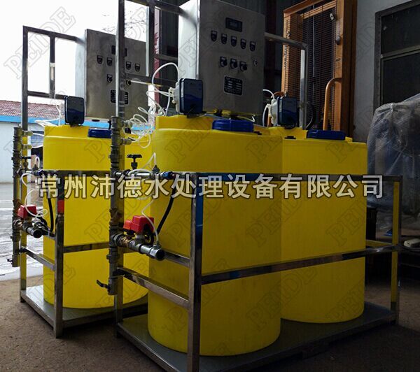 不銹鋼電箱2泵2桶自動加藥系統發貨現場