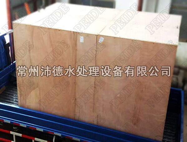 全自動加藥裝置正在裝車圖